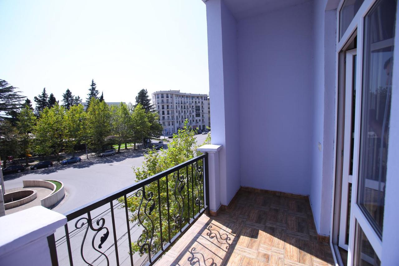 Hotel Phasis Kutaisi Exteriör bild