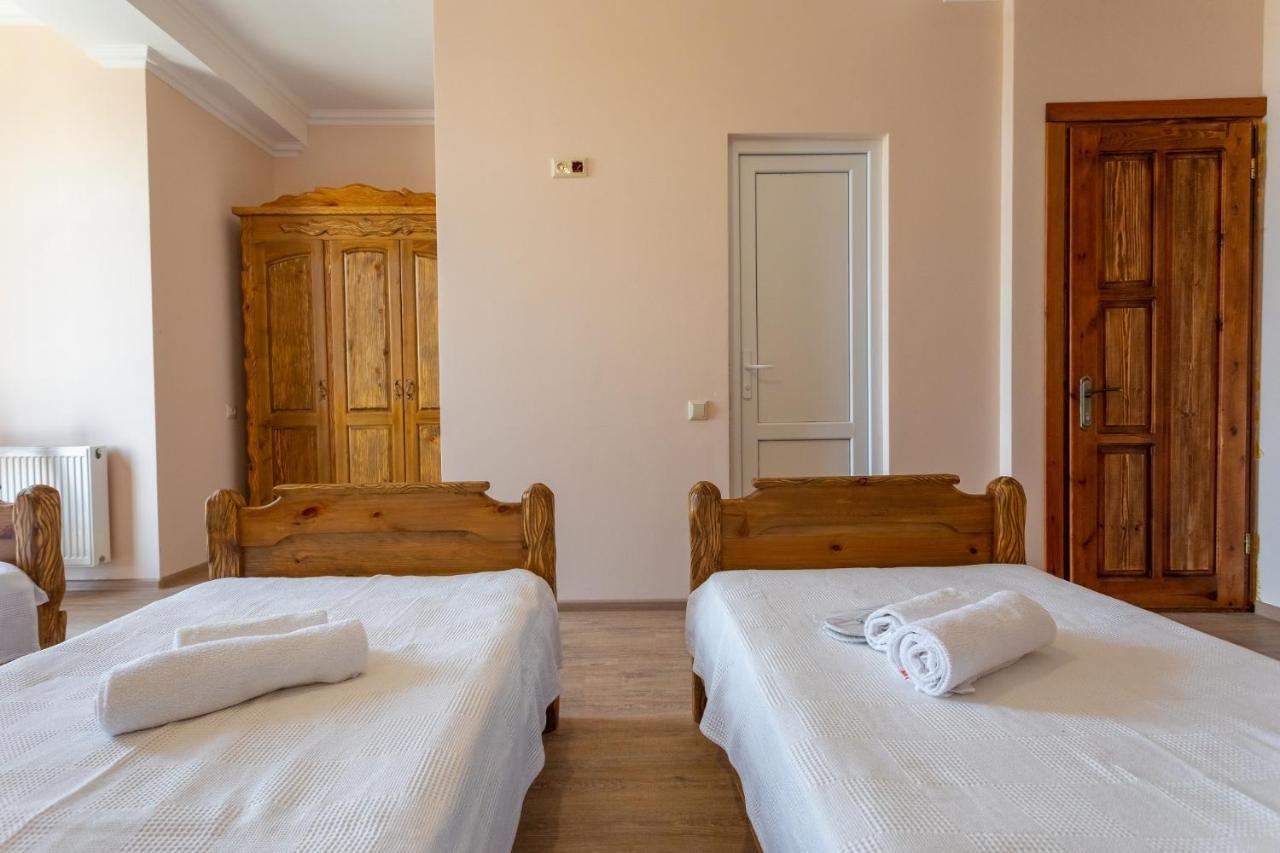 Hotel Phasis Kutaisi Exteriör bild