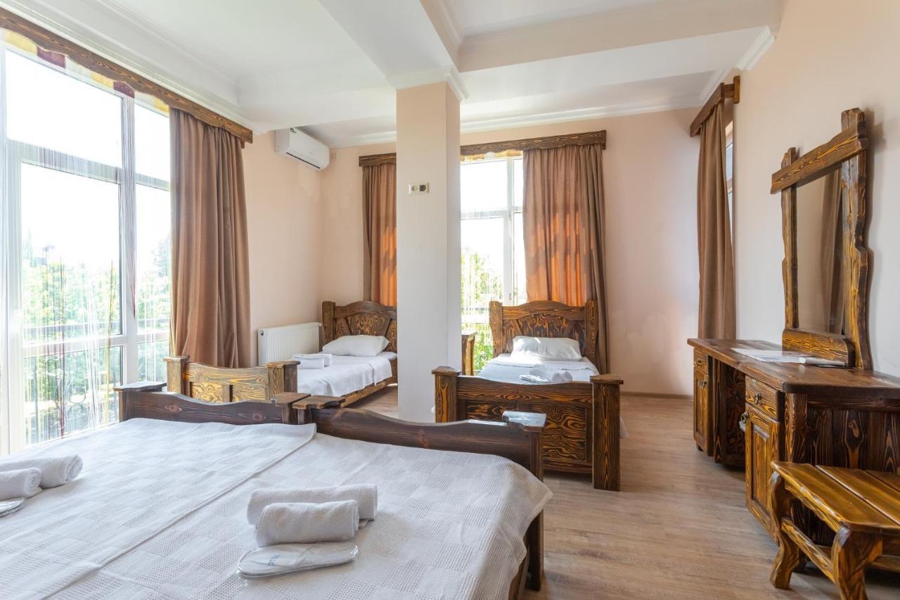 Hotel Phasis Kutaisi Exteriör bild