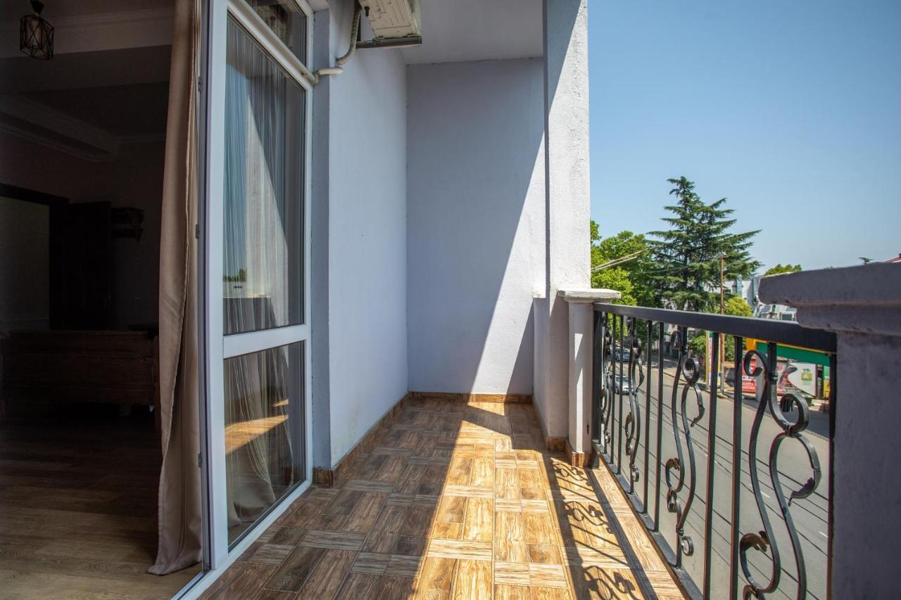 Hotel Phasis Kutaisi Exteriör bild