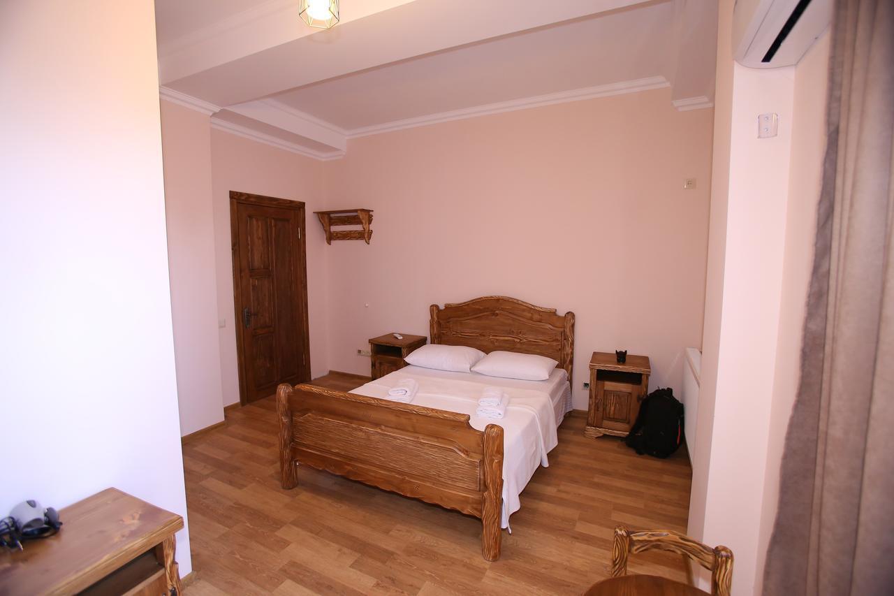Hotel Phasis Kutaisi Exteriör bild