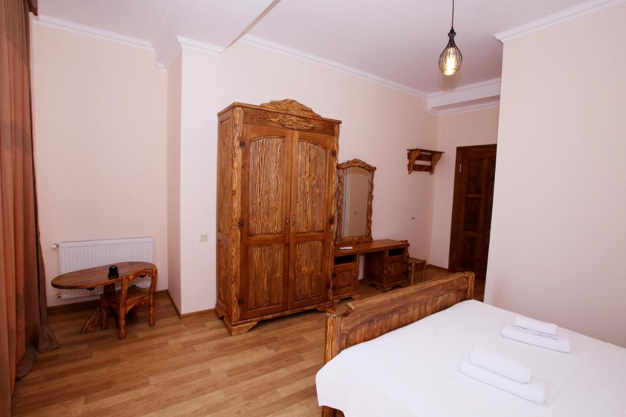 Hotel Phasis Kutaisi Exteriör bild